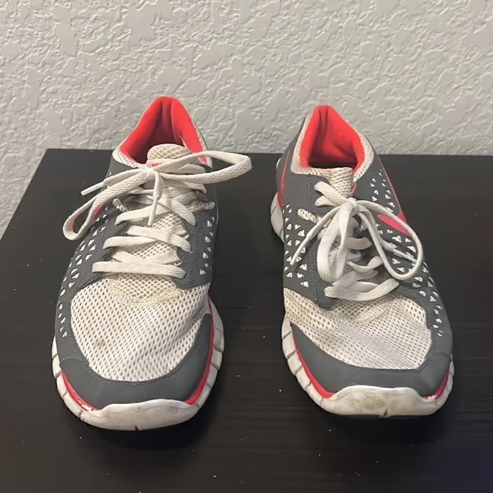 Nike Running Shoes Size 8.5 White & Pink Sneakers - Great Condition